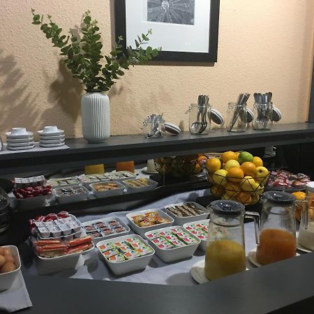Confort Hotel Montgeron Экстерьер фото