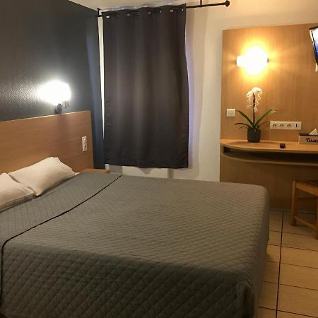 Confort Hotel Montgeron Экстерьер фото