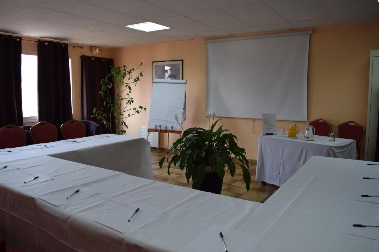 Confort Hotel Montgeron Экстерьер фото
