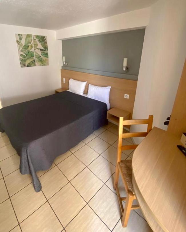 Confort Hotel Montgeron Экстерьер фото