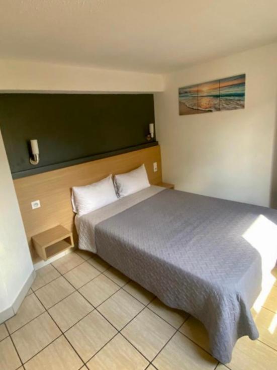 Confort Hotel Montgeron Экстерьер фото