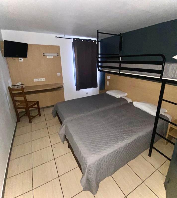Confort Hotel Montgeron Экстерьер фото