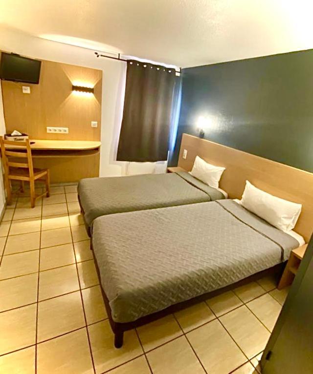 Confort Hotel Montgeron Экстерьер фото